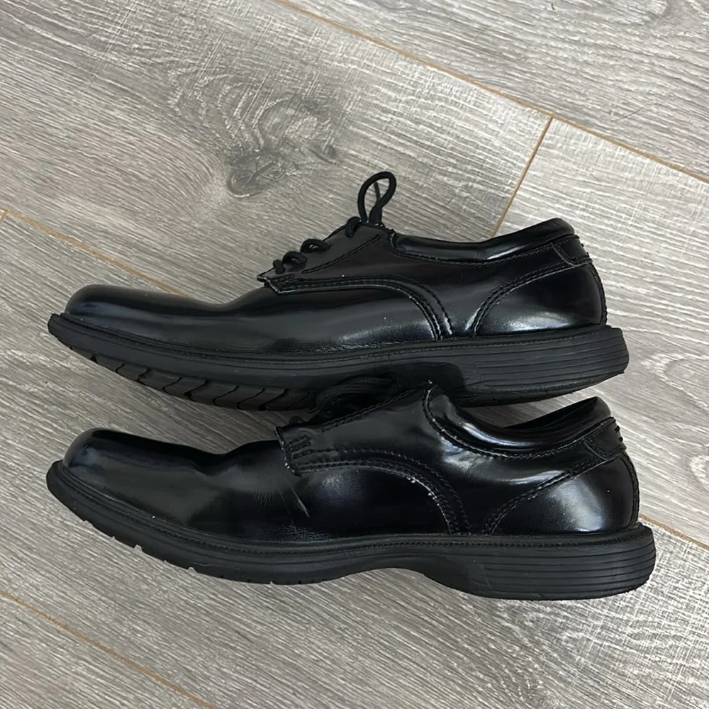 Nunn Bush Kore men's black dress shoes Sz 8.5 EUC